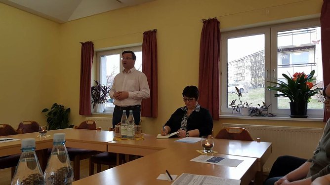 Ein Informationsabend in der Begegnungsst&auml;tte "Kontakt" (Foto: Sp&auml;taussiedlerinitiative "Kontakt")