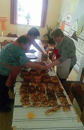 Die Osterbrotb&auml;ckerei im hoc. (Foto: "Kontakt")