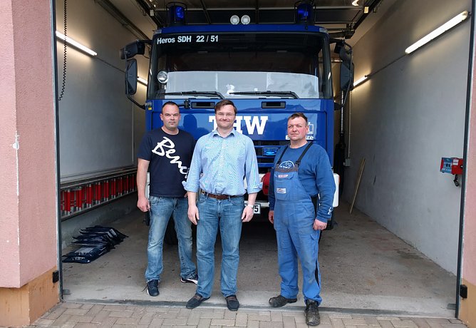 Schard informiert sich beim THW (Foto: Stefan Schard) Schard informiert sich beim THW (Foto: Stefan Schard)