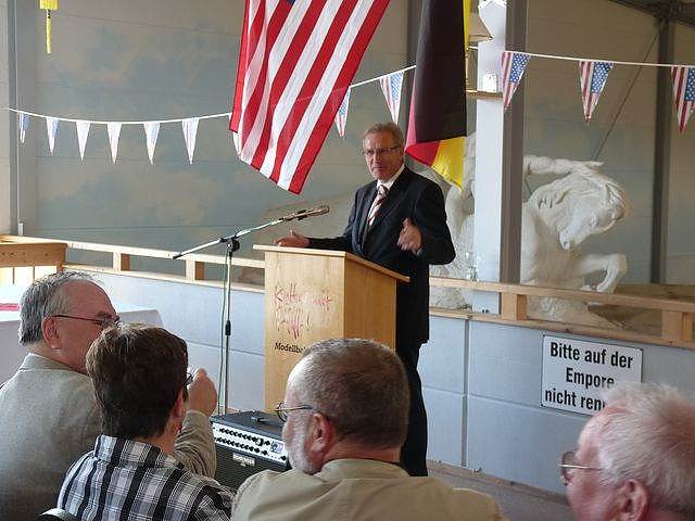 Zu Besuch in der Modellbahnanlage (Foto: Karl-Heinz Herrmann)