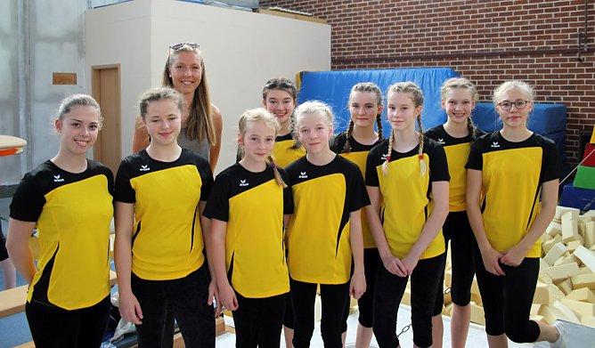 Turnerinnen und Turner im Wettkampf (Foto: SV Gl&uuml;ckauf Sondershausen)