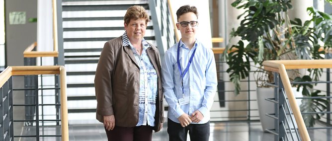 M&auml;dchen und Jungen erhalten Einblicke in Politik und Verwaltung (Foto: Gudrun Holbe)