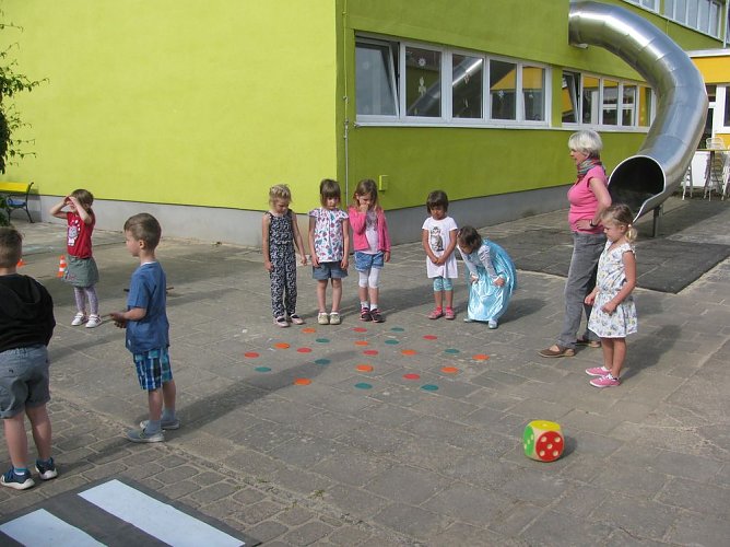 Verkehrssicherheitstag im Kita Gänseblümchen Roßleben (Foto: Bernd Müller) Verkehrssicherheitstag im Kita Gänseblümchen Roßleben (Foto: Bernd Müller)