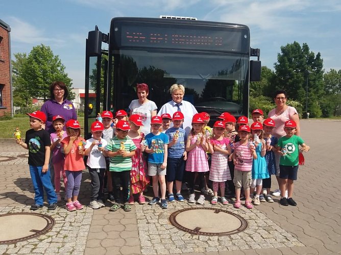 ABC-Sch&uuml;tzen &uuml;ben zuk&uuml;nftigen Schulweg (Foto: Landratsamt Kyffh&auml;userkreis)