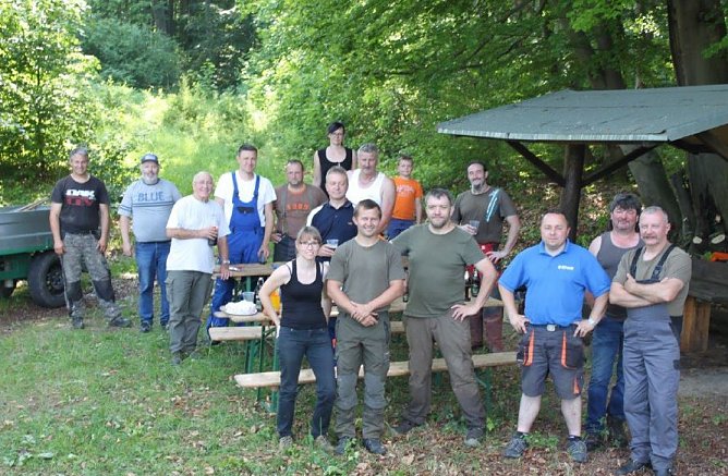 Dem Wald was Gutes tun � Viel bewegt beim Arbeitseinsatz (Foto: Andreas Links)