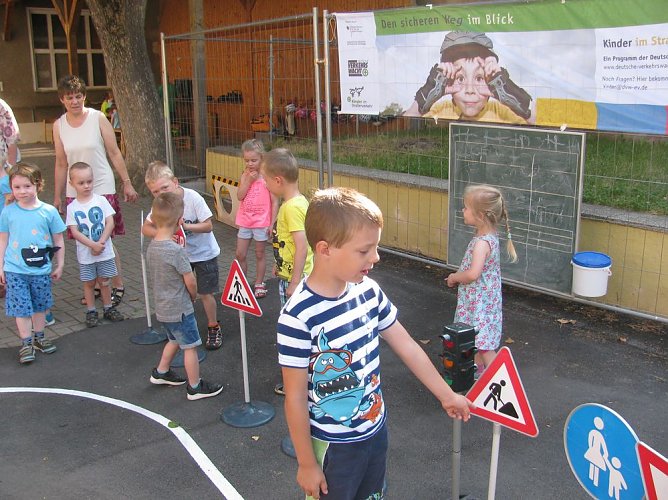 Verkehrssicherheitstag in der Kita Bienchen Heldrungen (Foto: Bernd Müller) Verkehrssicherheitstag in der Kita Bienchen Heldrungen (Foto: Bernd Müller)
