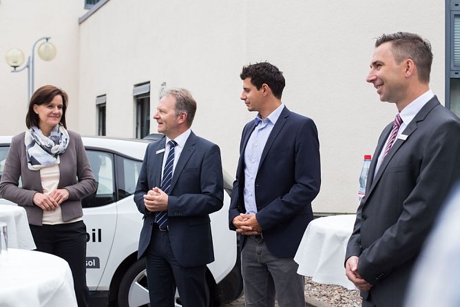 Elektromobil für die Kyffhäusersparkasse (Foto: Landratsamt Kyffhäuserkreis) Elektromobil für die Kyffhäusersparkasse (Foto: Landratsamt Kyffhäuserkreis)