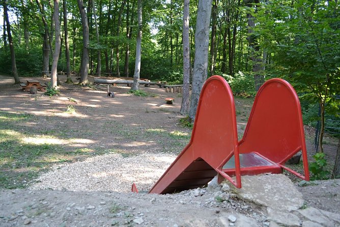 Natürlich spielen auf der Feuerkuppe (Foto: Ferienpark Feuerkuppe) Natürlich spielen auf der Feuerkuppe (Foto: Ferienpark Feuerkuppe)