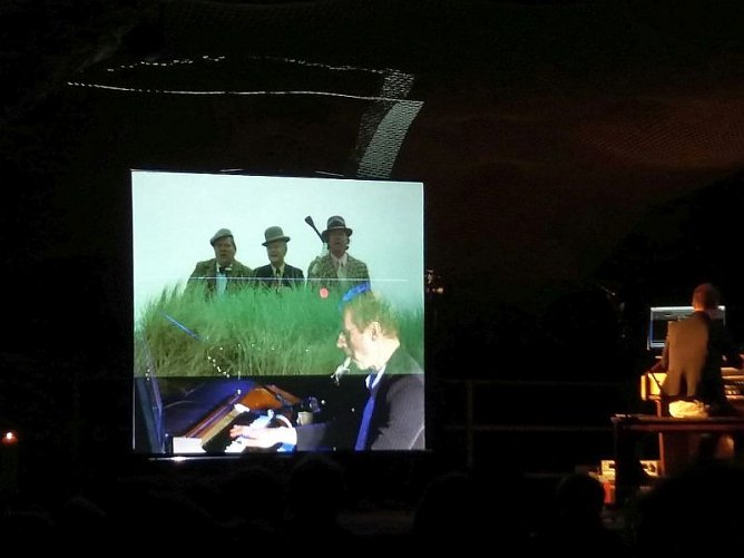 Ganz großes Kino – in der Barbarossahöhle erlebt (Foto: T. Leipold, Fam. D.+J. Kieper) Ganz großes Kino – in der Barbarossahöhle erlebt (Foto: T. Leipold, Fam. D.+J. Kieper)