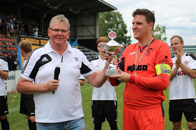 Meisterschaft gefeiert - BSV Eintracht (Foto: Karl-Heinz Herrmann) Meisterschaft gefeiert - BSV Eintracht (Foto: Karl-Heinz Herrmann)