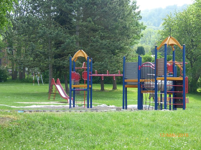 Nach der Zeugnisausgabe zur Abkühlung ins Freibad Großfurra (Foto: Badesportverein Großfurra) Nach der Zeugnisausgabe zur Abkühlung ins Freibad Großfurra (Foto: Badesportverein Großfurra)