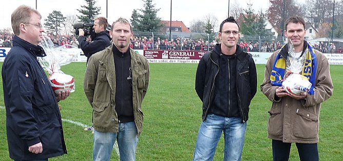 Verabschiedung Spieler (Foto: Karl-Heinz Herrmann)