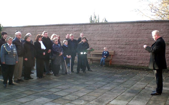 Volkstrauertag Artern (Foto: Klaus Henze) Volkstrauertag Artern (Foto: Klaus Henze)