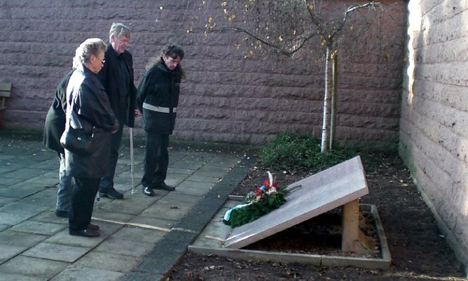 Volkstrauertag Artern (Foto: Klaus Henze) Volkstrauertag Artern (Foto: Klaus Henze)