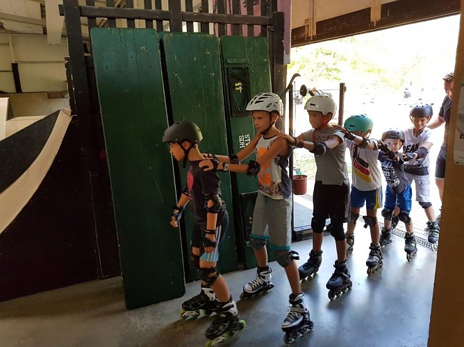 Abschlusspr&uuml;fung des Inlineskatekurses (Foto: Team Skate Arena)