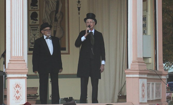 Kurpark wurde zur Flaniermeile (Foto: Karl-Heinz Herrmann)