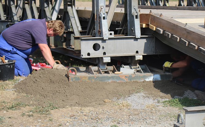 Br&uuml;cke in Thalebra steht schon (Foto: Karl-Heinz Herrmann)