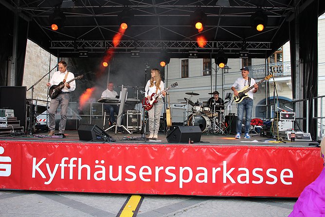 Sehr erfolgreicher Start des Weinfests (Foto: Karl-Heinz Herrmann)