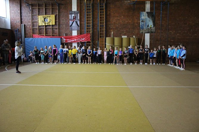 Turnwettk&auml;mpfe er&ouml;ffnet (Foto: Karl-Heinz Herrmann)