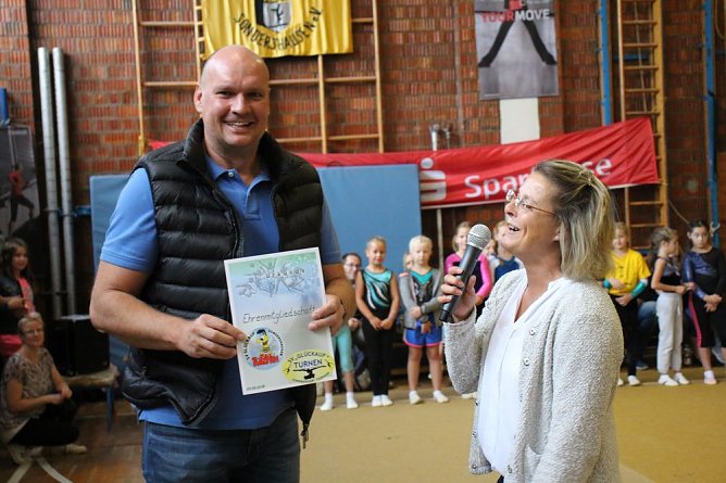 Turnwettk&auml;mpfe er&ouml;ffnet (Foto: Karl-Heinz Herrmann)