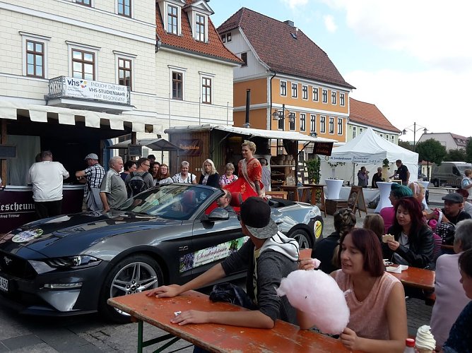 Mit Wein in den neuen Tag (Foto: Karl-Heinz Herrmann)