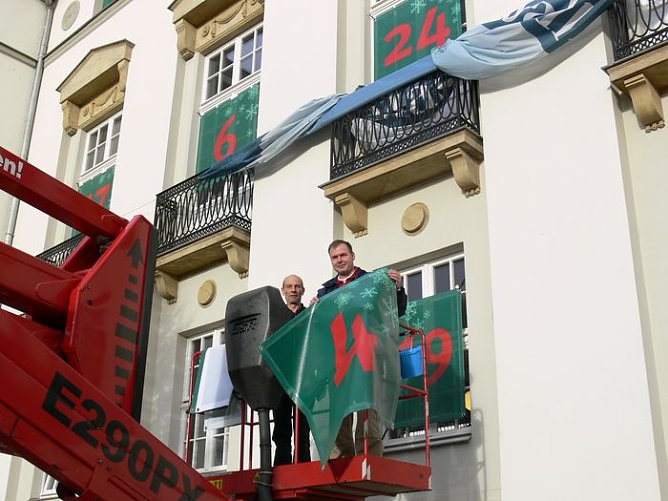Verh&uuml;llung hat begonnen (Foto: I. K&uuml;hn)