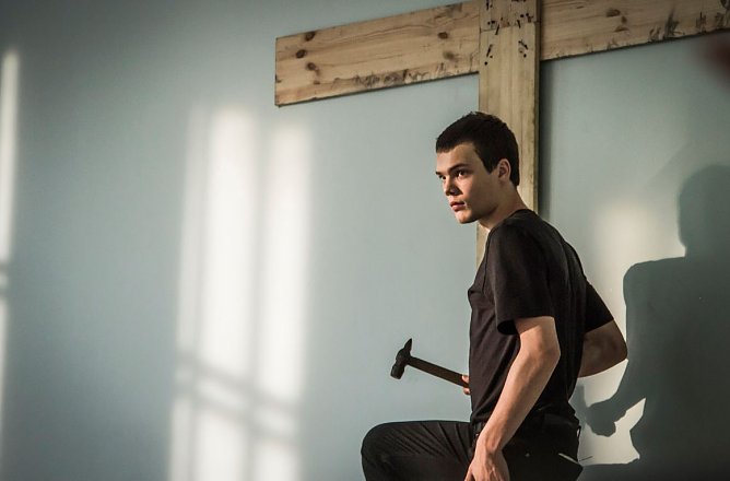 Der die Zeichen liest (Foto: Neue Vision)