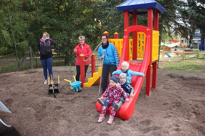 Neuer Spielplatz in Gro&szlig;furra (Foto: Karl-Heinz Herrmann)