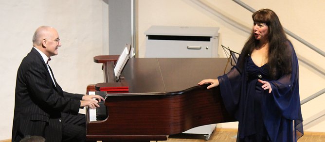 Ihr solltet genie&szlig;en...!" (Foto: Karl-Heinz Herrmann)