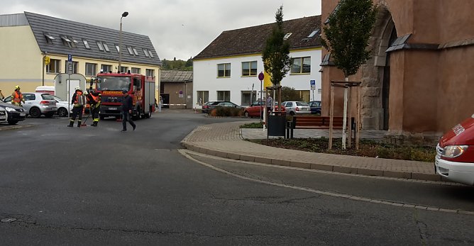 &Ouml;lspur beseitigt und Frontscheibe besch&auml;digt (Foto: Karl-Heinz Herrmann)