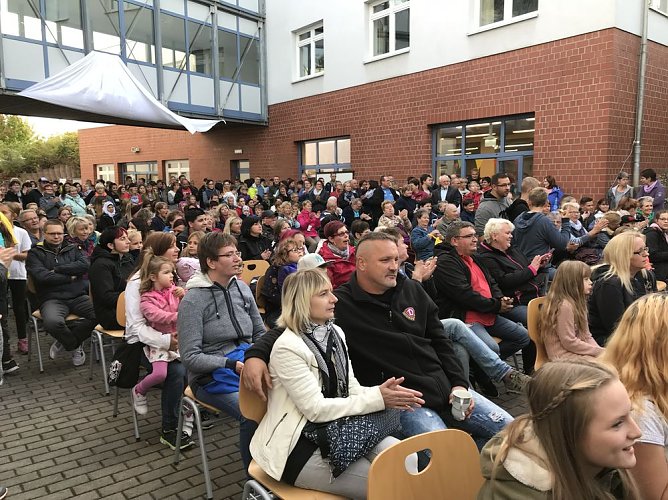 Herbstfest mit gro&szlig;er B&uuml;hnenshow (Foto: Borchlachschule Artern)