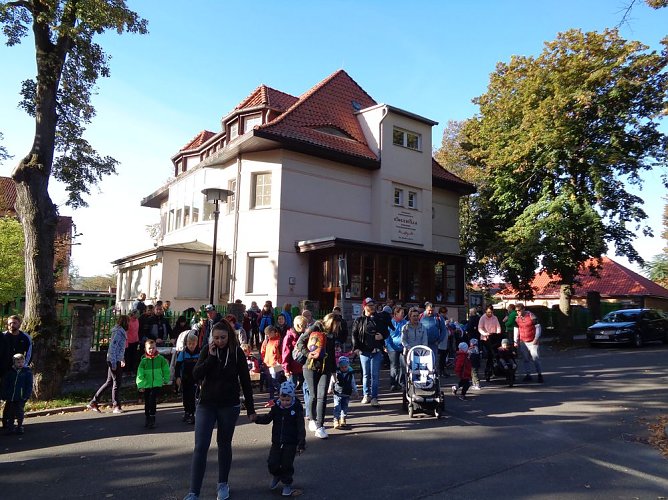 Familienwandertag der Kindervilla bei strahlendem Sonnenschein (Foto: Kindervilla)