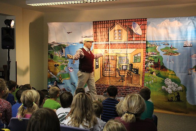 Auf der Suche nach dem Freundschaftsband (Foto: Karl-Heinz Herrmann) Auf der Suche nach dem Freundschaftsband (Foto: Karl-Heinz Herrmann)