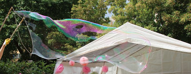 Welt-Seifenblasen-Tag � der internationale World Bubble Day (Foto: Karl-Heinz Herrmann)