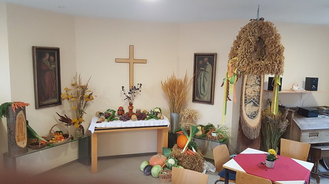 Erntedank 2018 im Haus Jona (Foto: A. Schwarzer) Erntedank 2018 im Haus Jona (Foto: A. Schwarzer)