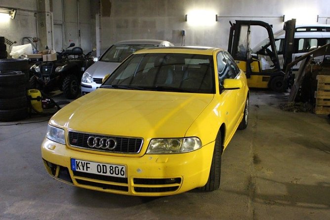 Wer kennt den gelben Audi? (Foto: Polizei)