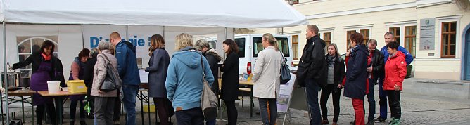 Essen f&uuml;r den guten Zweck (Foto: Karl-Heinz Herrmann)