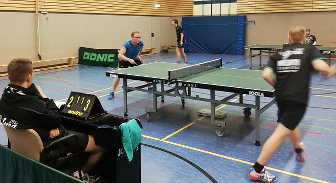 David Opitz gegen Tim Schneider (Foto: Bert Bilke)