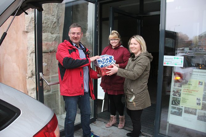 Weihnachtspakete unterwegs (Foto: Karl-Heinz Herrmann)