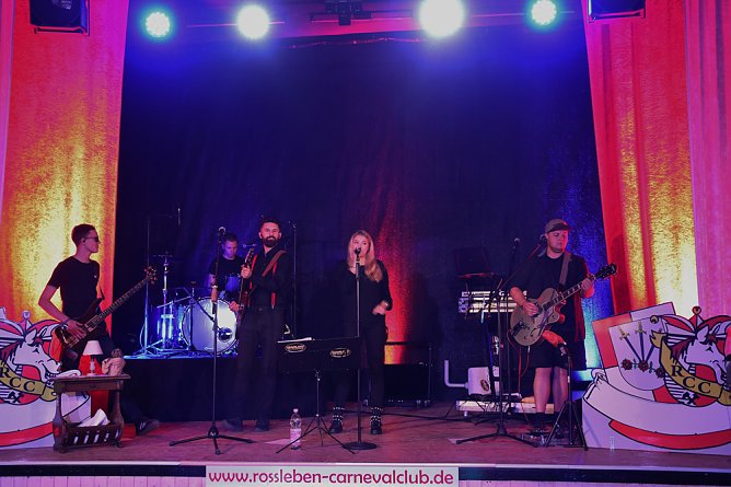 Er&ouml;ffnung einmal anders - (Foto: RCC Ro&szlig;leben)