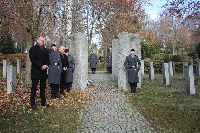 Der Opfer von Gewalt und Kriegen gedacht (Foto: Karl-Heinz Herrmann)