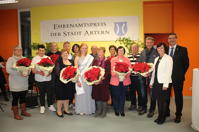 Ehrenamtliche in Artern gewürdigt (Foto: Karl-Heinz Herrmann) Ehrenamtliche in Artern gewürdigt (Foto: Karl-Heinz Herrmann)