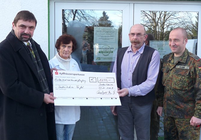 Spende an Sondersh&auml;user Tafel (Foto: Karl-Heinz Herrmann)