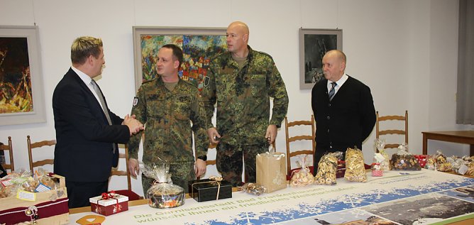 Pl&auml;tzchen f&uuml;r die Panzersoldaten (Foto: Karl-Heinz Herrmann)