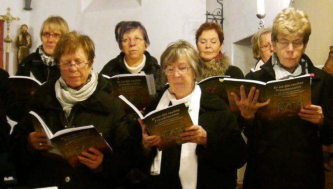 Adventliches Singen in der St. Elisabeth-Kirche (Foto: Jürgen Kieper) Adventliches Singen in der St. Elisabeth-Kirche (Foto: Jürgen Kieper)