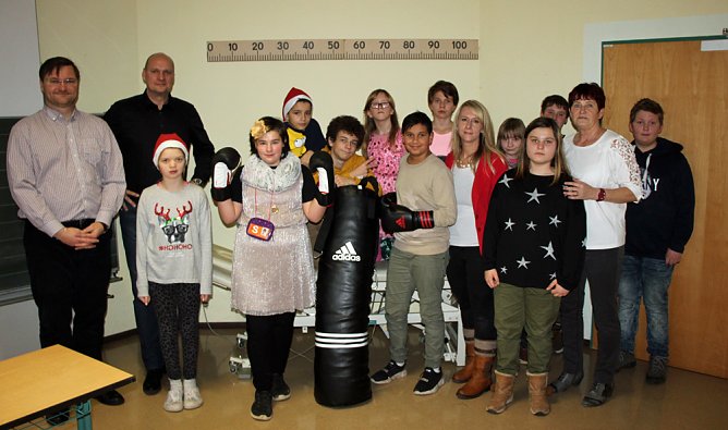 Spende f&uuml;r die F&ouml;rderschule (Foto: Karl-Heinz Herrmann)