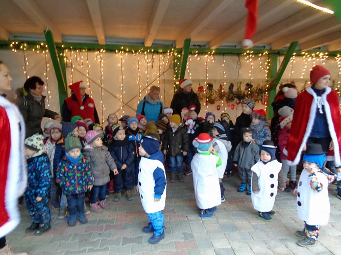 Gem&uuml;tlicher Weihnachtsmarkt in der Kindervilla (Foto: Kindervilla)