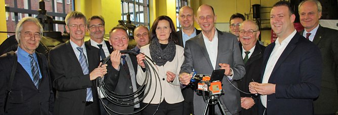 Symbolischer Spatenstich zum Breitbandausbau (Foto: Karl-Heinz Herrmann)