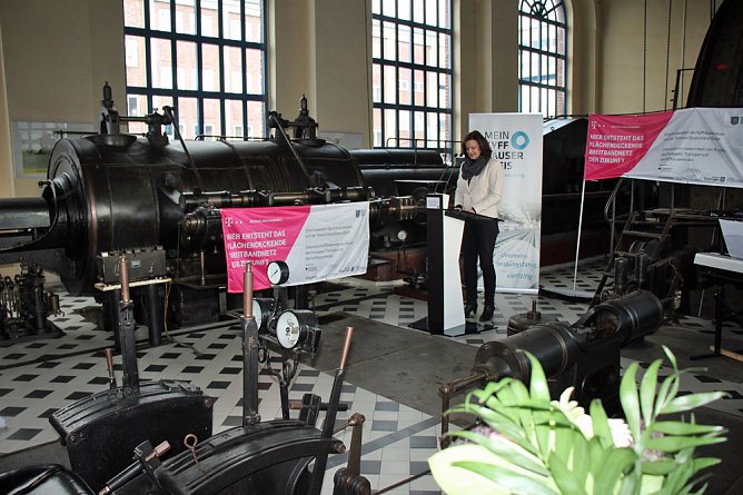 Symbolischer Spatenstich zum Breitbandausbau (Foto: Karl-Heinz Herrmann)