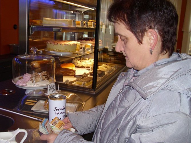 Spende f&uuml;r Alte Post Bewohner (Foto: Thomas Leipold)